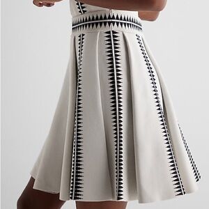 Express NWT High Waisted Pleated Mini Sweater Skirt White Black Medium